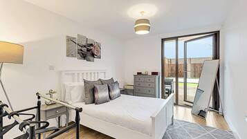 Basic Apartment | Private kitchen | Fridge, microwave, oven, stovetop