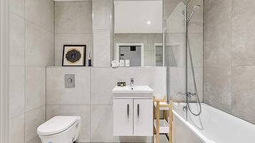 Basic Apartment | Bathroom | Bathtub, hair dryer, towels, soap