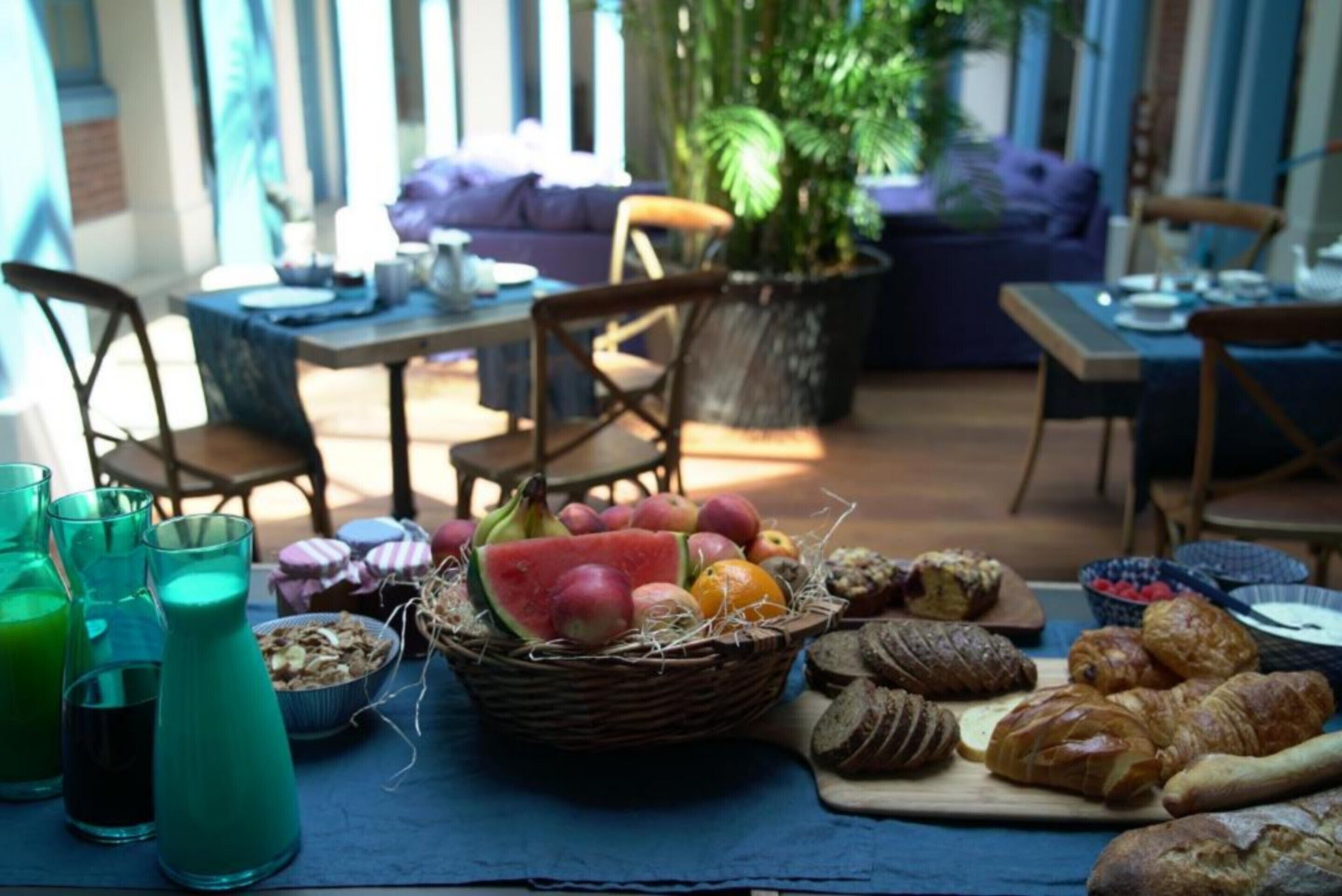 Daily cooked-to-order breakfast (EUR 15 per person)