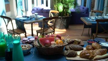 Daily cooked-to-order breakfast (EUR 15 per person)