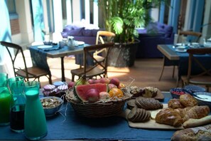 Daily cooked-to-order breakfast for a fee - Villa D'Eaux (Villers-sur-Mer)