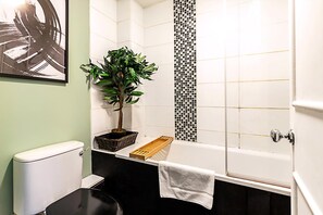 Apartment | Bathroom - Charming Shoreditch Apartment (London)