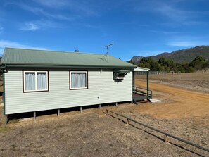 Exterior - Manyat Peak cottages, Kestrel adults only spa retreat (Porongurup)