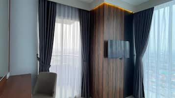 Desk, laptop workspace, free WiFi, wheelchair access
