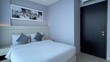 Desk, laptop workspace, free WiFi, wheelchair access