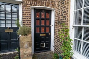 Basic House | Point of interest - Character Cottage In Historic Hampstead (London)