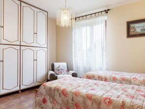 3 soverom, strykejern/-brett, internettilgang og sengetøy