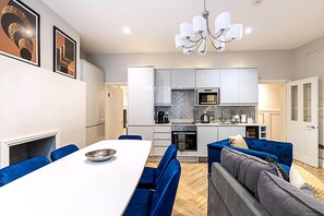 Apartment | Living room - Beautiful Two Bedroom Abode in Notting Hill (London)