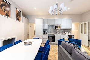 Apartment | Living room - Beautiful Two Bedroom Abode in Notting Hill (London)