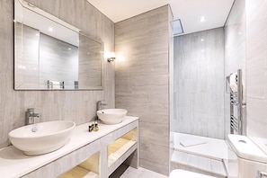 Apartment | Bathroom
