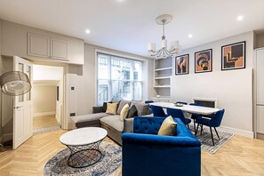 Apartment | Exterior - Beautiful Two Bedroom Abode in Notting Hill (London)