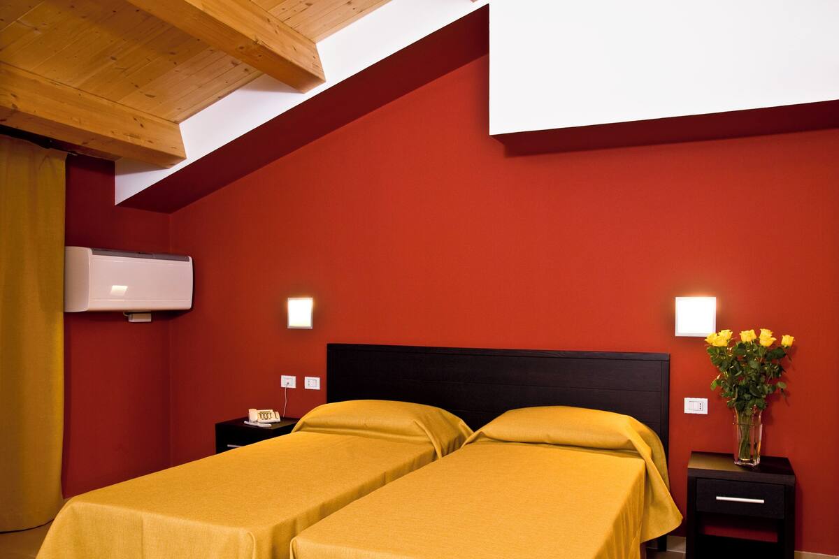 In-room safe, desk, laptop workspace, free WiFi