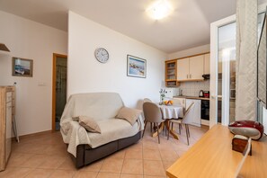 TV - Apartment by the sea and with beautiful view, 2 bedrooms, 4 persons (Kali)