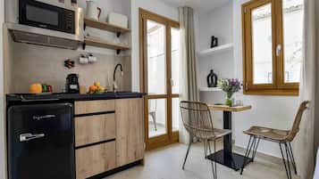 Fridge, microwave, stovetop, coffee/tea maker