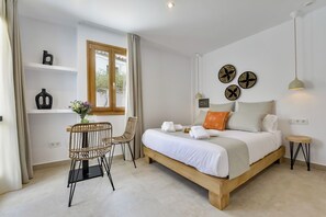 1 soverom, safe på rommet, strykejern/-brett og wi-fi (inkludert)