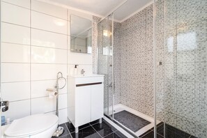 Shower, bidet, towels, soap - Teixeira 's House (Tavira)