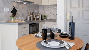 Kaffetrakter/tekoker, kjøleskap, mikrobølgeovn og ovn
