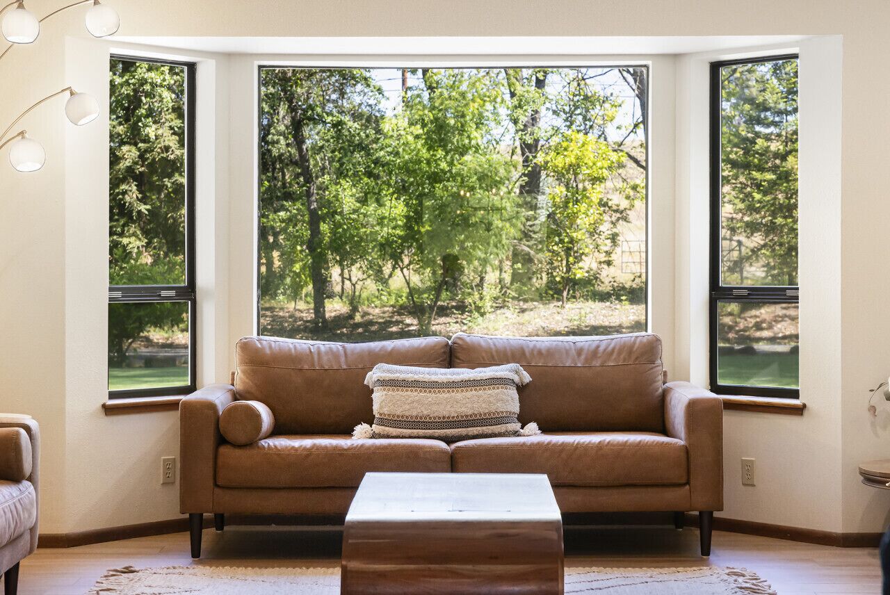 Televisión y oficina 