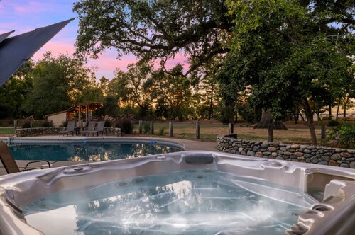 Honey Run K/Suite: Pool-HotTub-Private Lake Escape