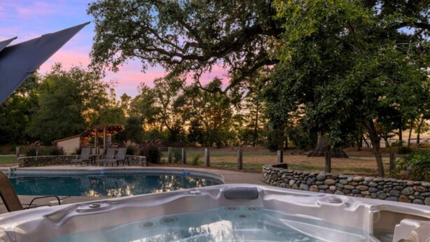 Unclassified image, 1 of 140, button - Honey Run K/Suite: Pool-HotTub-Private Lake Escape (Chico)