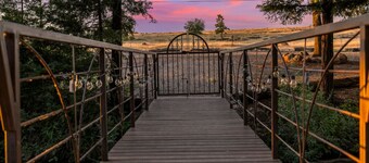 King Suite Honey Run Escape in Nature