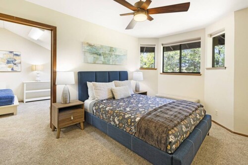 Honey Run K/Suite: Pool-HotTub-Private Lake Escape