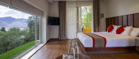 Executive Room | Laptop workspace, free WiFi