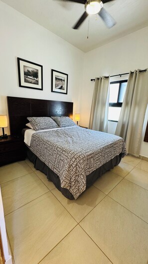 1 slaapkamer, een strijkplank/strijkijzer, internet, beddengoed