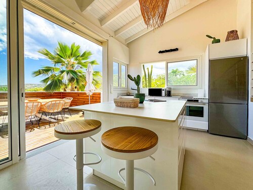 NEW house 2-bedrooms, 2-bathrooms, 3 terraces / view on OB beach + St. Barth