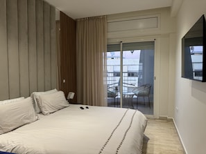 2 chambres, fer et planche à repasser, Wi-Fi, draps fournis
