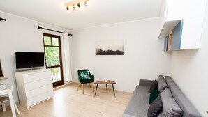 Apartment | 1 bedroom, iron/ironing board, WiFi (free), individually decorated - Studio Karlikowska by 3City Rentals  (Sopot)