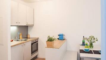 Premier Studio | Private kitchen | Full-size fridge, oven, stovetop, electric kettle