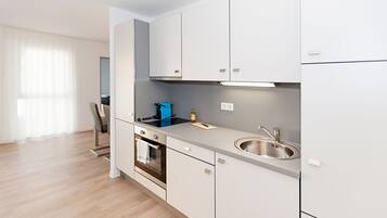Standard Apartment | Private kitchen | Full-size fridge, oven, stovetop, electric kettle