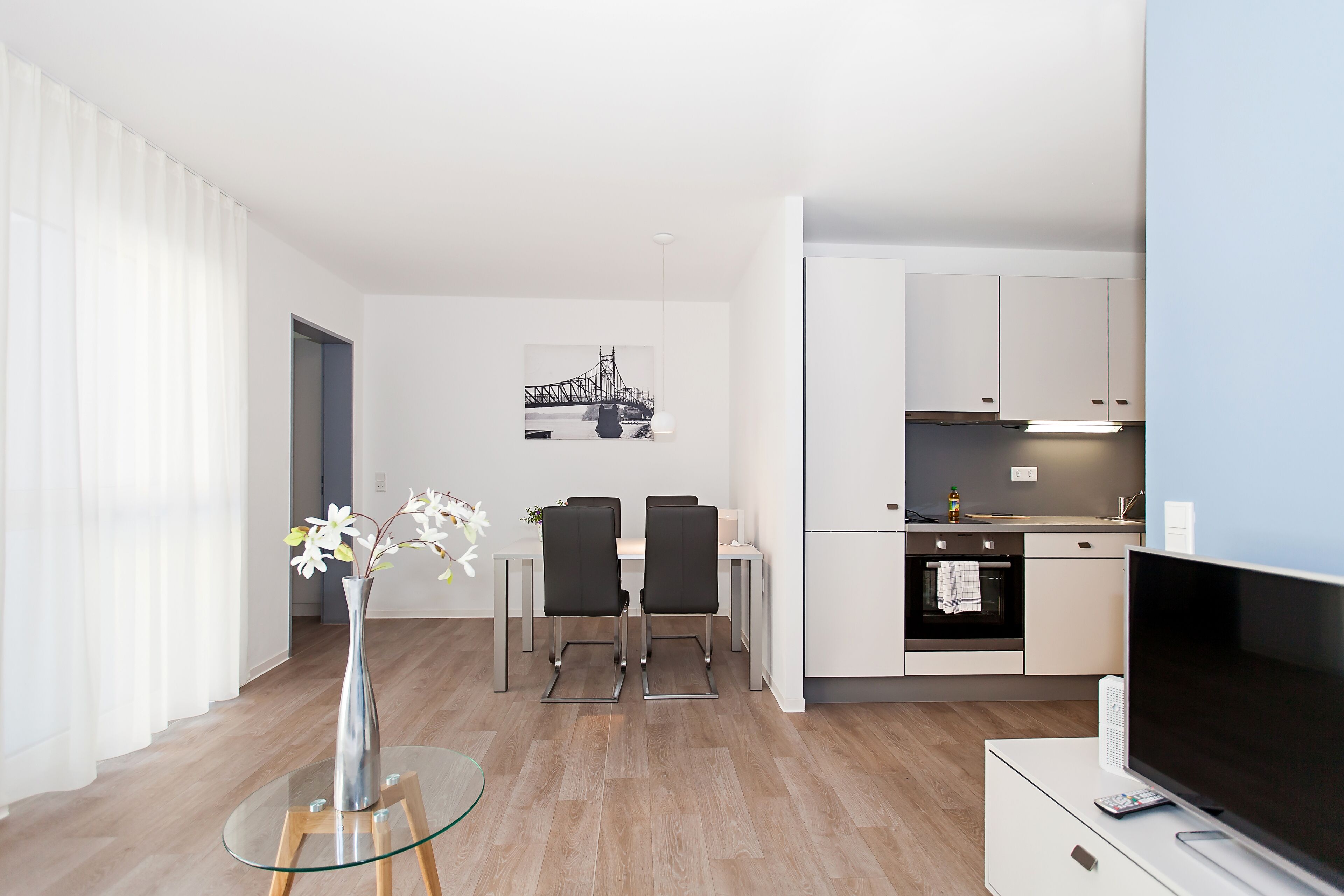 Standard-Apartment | Schreibtisch, laptopgeeigneter Arbeitsplatz, schallisolierte Zimmer