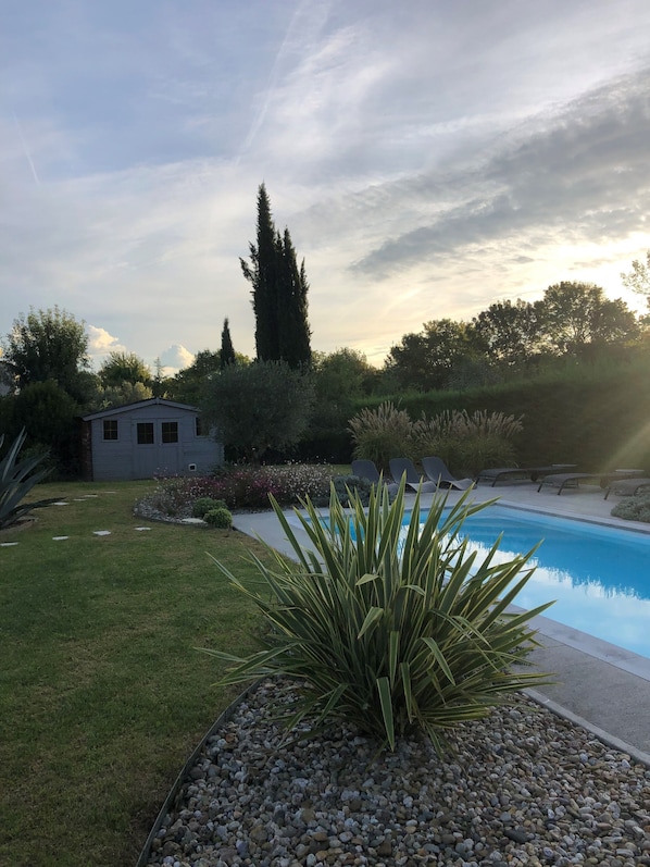 Outdoor pool - Air-conditioned single-storey house with 3 bedrooms and swimming pool (Bernac)
