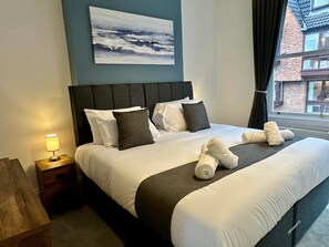 House | 2 bedrooms, desk, bed sheets - 2 Bedroom House in Central Winchester (Winchester)