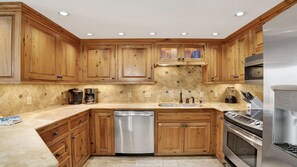 Fridge, microwave, oven, stovetop - Beachfront 3BR Updated Beauty!!  New Owner, New to Rentals!! (Orange Beach)