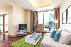 Living room - Serviced 2 Bed Scenic Sky Villas (Bangkok)