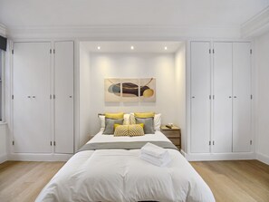 3 chambres, bureau, fer et planche à repasser, accès au Wi-Fi (inclus)
