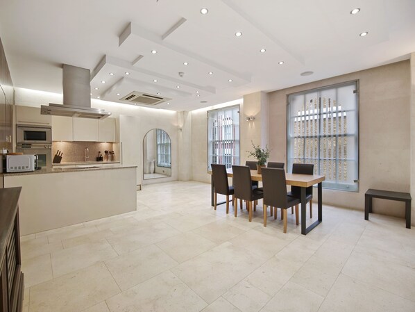 Dining - 3 bed in Kensington Church Str.
(London)