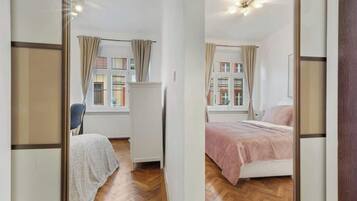 2 bedrooms, desk, iron/ironing board, WiFi