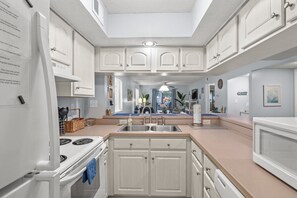 Fridge, microwave, oven, dishwasher - Discover Coastal Elegance: Beautiful Condo Awaits you at Summertree Village D1 (Myrtle Beach)