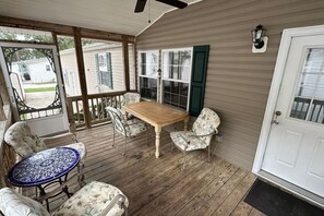 Outdoor dining - 🌴 The Beach House at Ocean Lakes | 1,600 Sq Ft • Sleeps 8–10 • MH125 • Porch • Trailer Parking (Myrtle Beach)