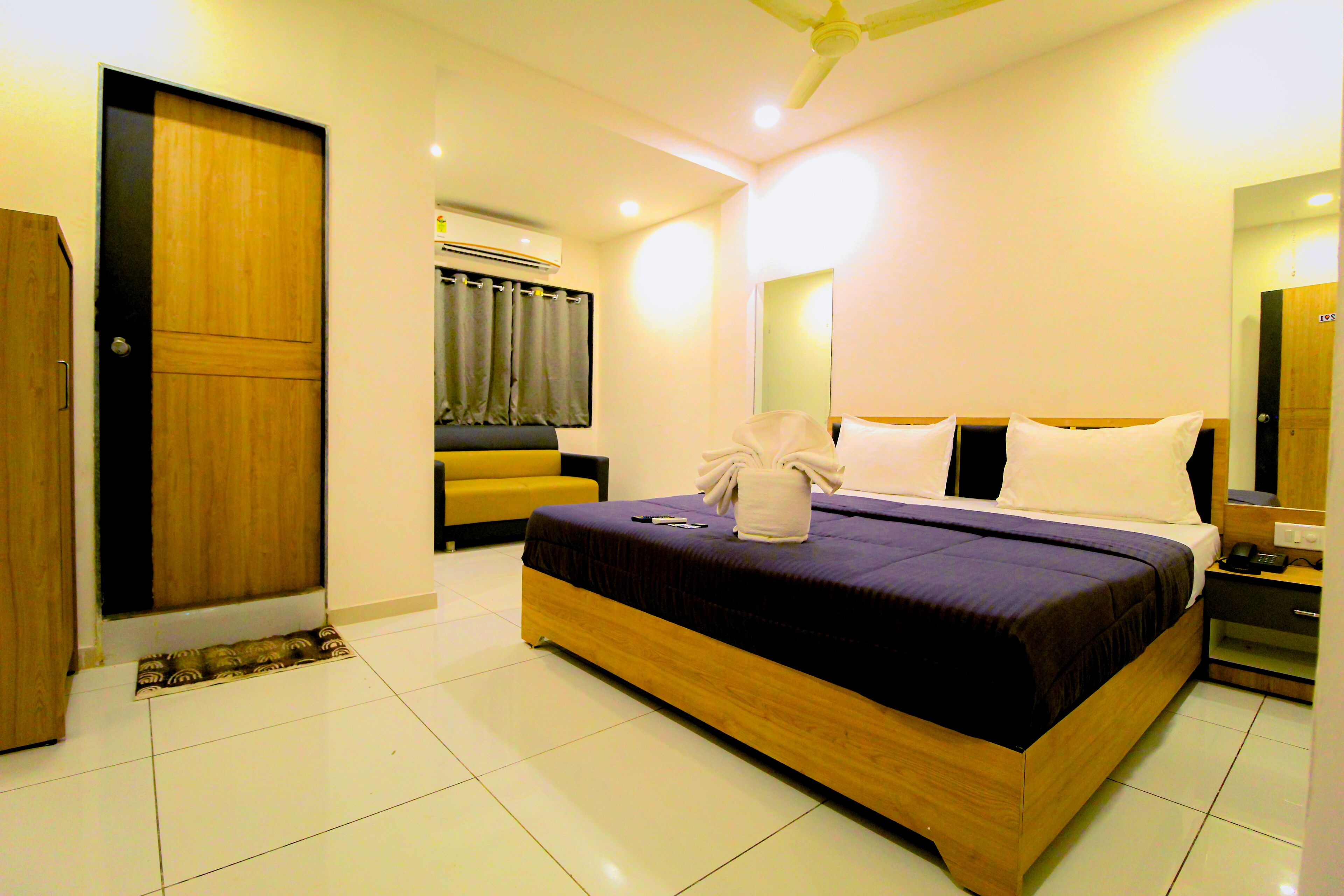AC Deluxe Room | Desk, laptop workspace, free WiFi, bed sheets