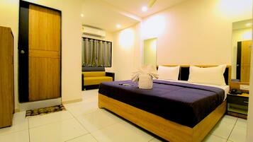 AC Deluxe Room | Desk, laptop workspace, free WiFi, bed sheets