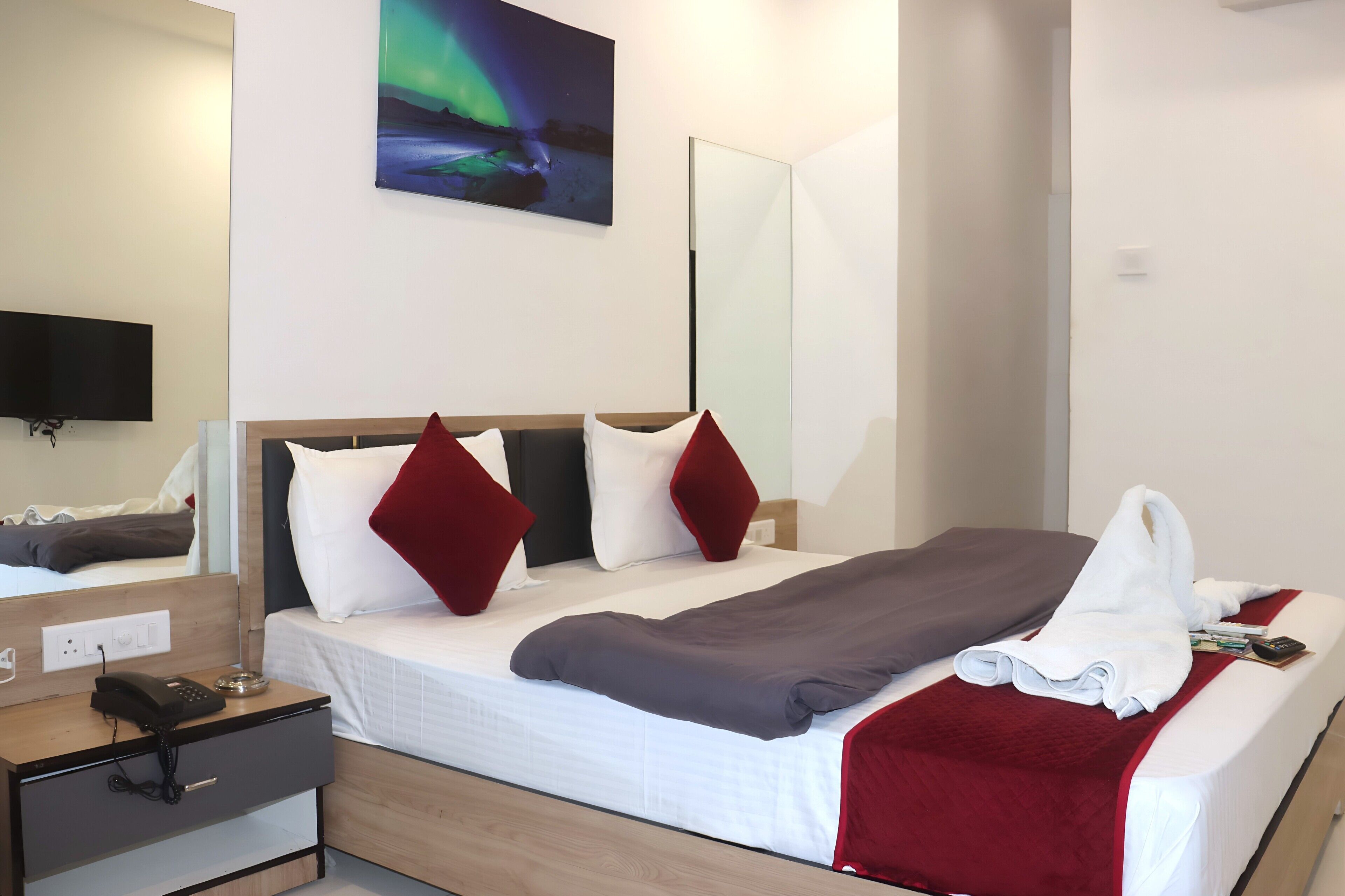 Desk, laptop workspace, free WiFi, bed sheets