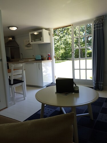 Lymington Self-Catering Garden Retreat