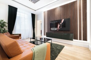 時尚公寓, 2 間臥室, 空調 | 客廳 | 70-吋智慧型電視、數位頻道、Netflix、Hulu