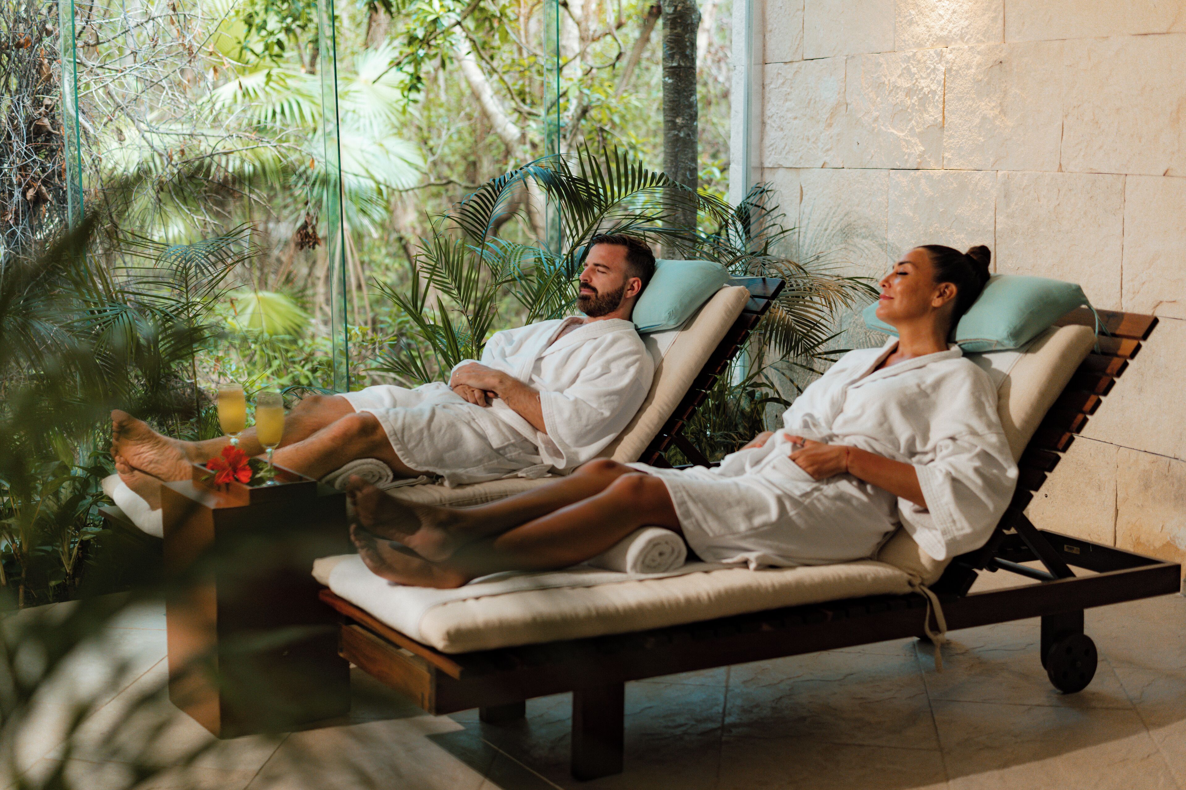 Sauna seca, sauna a vapor, massagens