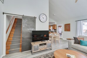 House (3 Bedrooms) | Interior - Harrisonburg Home w/ Deck - 2 Mi to Jmu! (Harrisonburg)